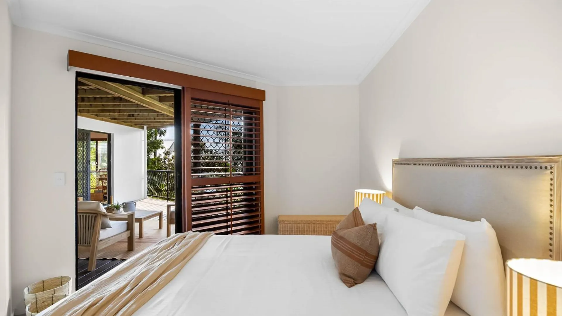 Chic 4-Bed, Surrounded By Nature With Ocean Views Coolum Beach Australia