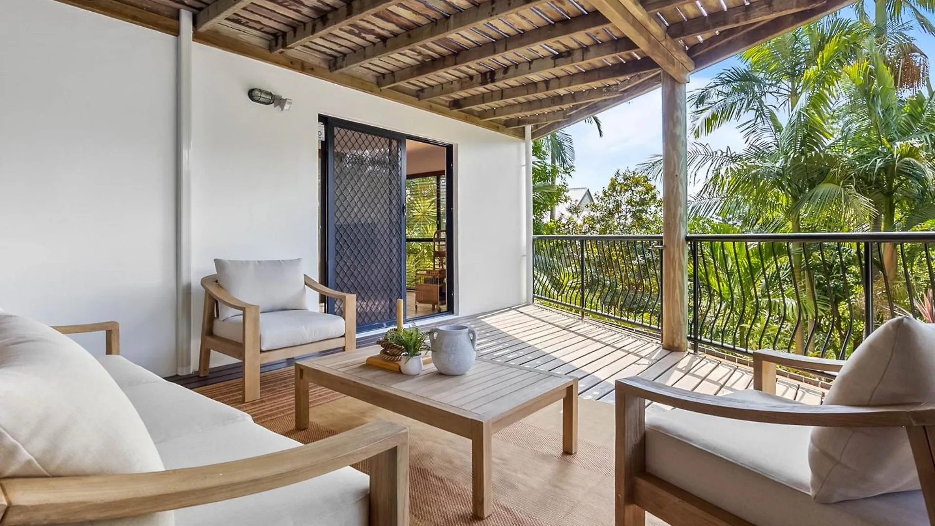 Chic 4-Bed, Surrounded By Nature With Ocean Views Coolum Beach