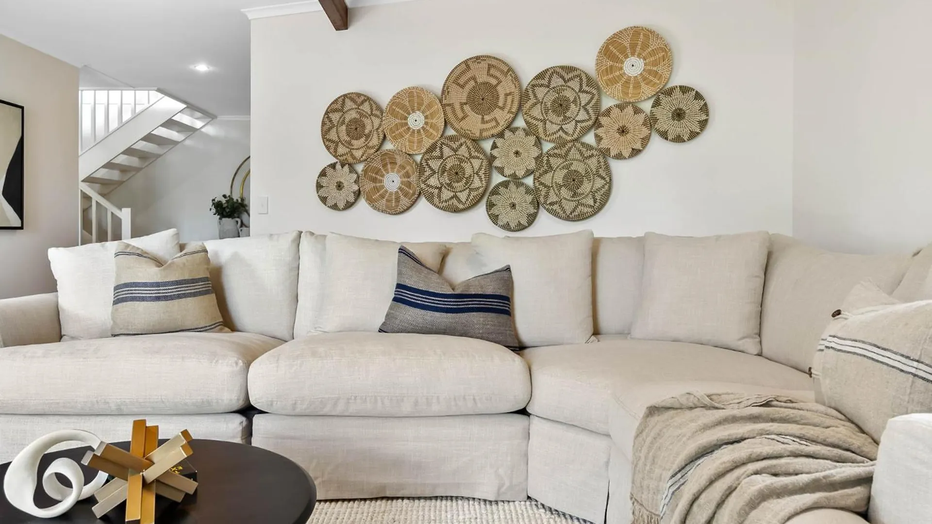 Chic 4-Bed, Surrounded By Nature With Ocean Views Coolum Beach Holiday home