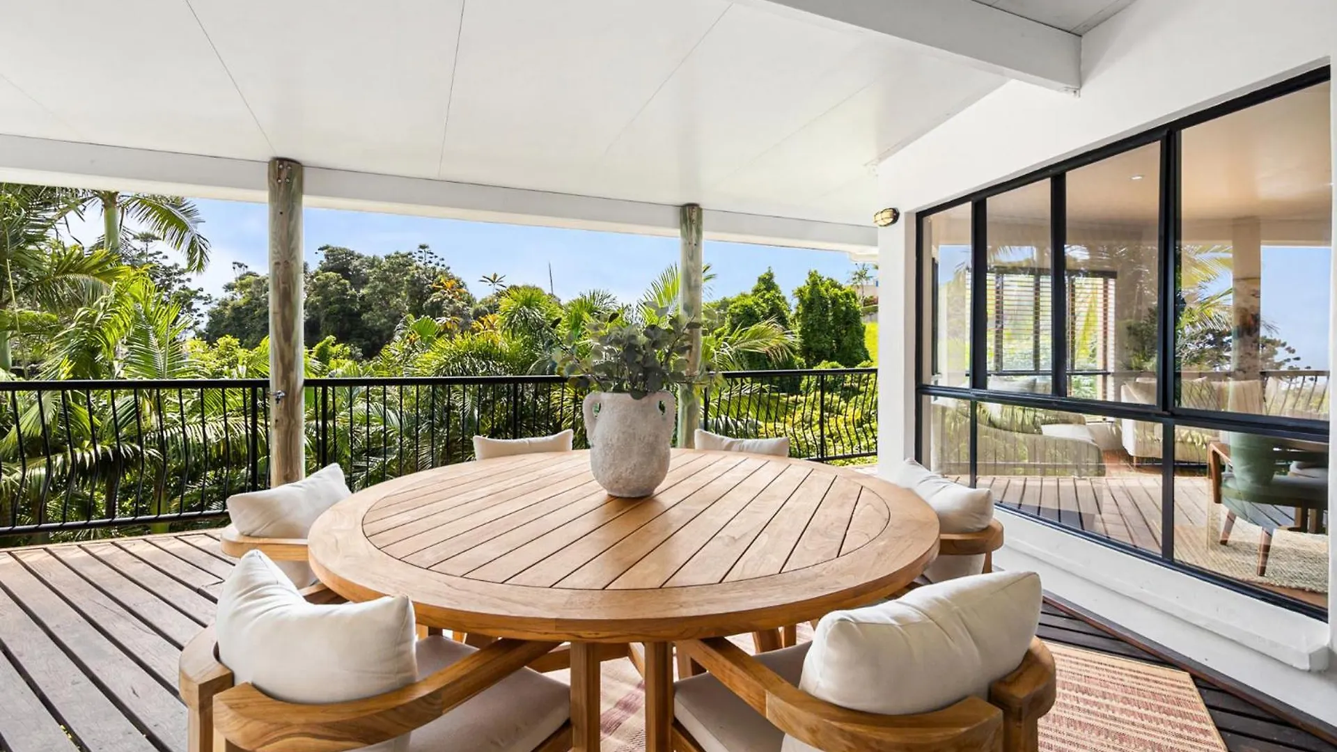 Chic 4-Bed, Surrounded By Nature With Ocean Views Coolum Beach